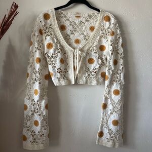 Moon & Madison White and Gold Daisy Crochet Cardigan Women’s size M